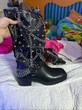 AKIRA Black Chain & Stud Motorcycle Boots